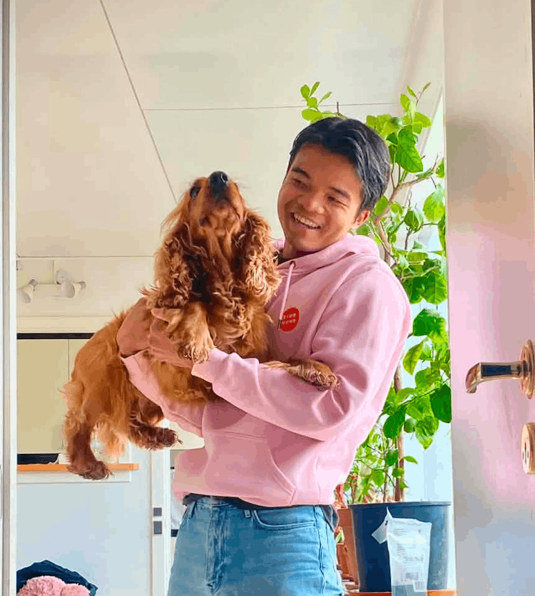Studentermedhjælper Fio hos Klub Hund laver grafik og andet grafisk materiale og design til Klub Hund